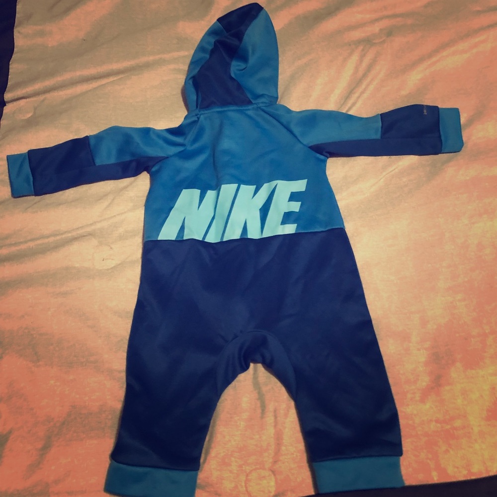 Nike dry fit suit